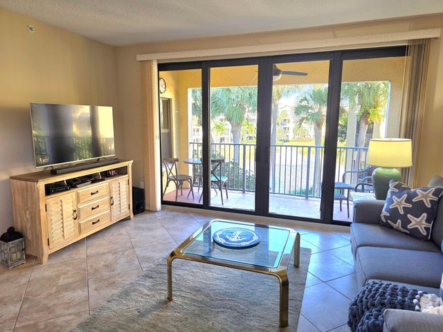 300 Uno Lago Drive 305, Juno Beach, FL 33408