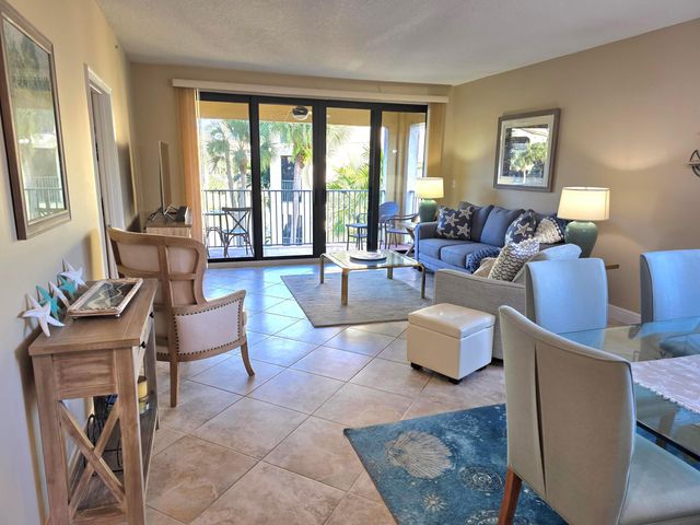 300 Uno Lago Drive 305, Juno Beach, FL 33408