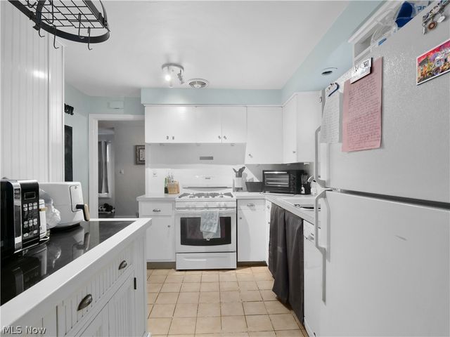 559 Kenilworth Road, Bay Village, OH 44140