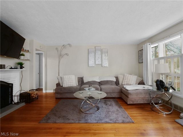 559 Kenilworth Road, Bay Village, OH 44140