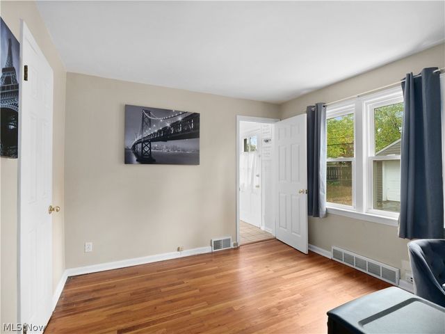 559 Kenilworth Road, Bay Village, OH 44140