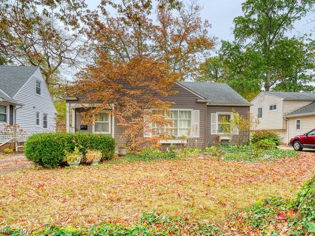 559 Kenilworth Road, Bay Village, OH 44140