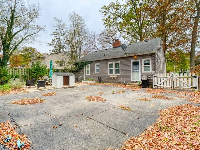 559 Kenilworth Road, Bay Village, OH 44140