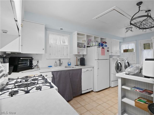 559 Kenilworth Road, Bay Village, OH 44140