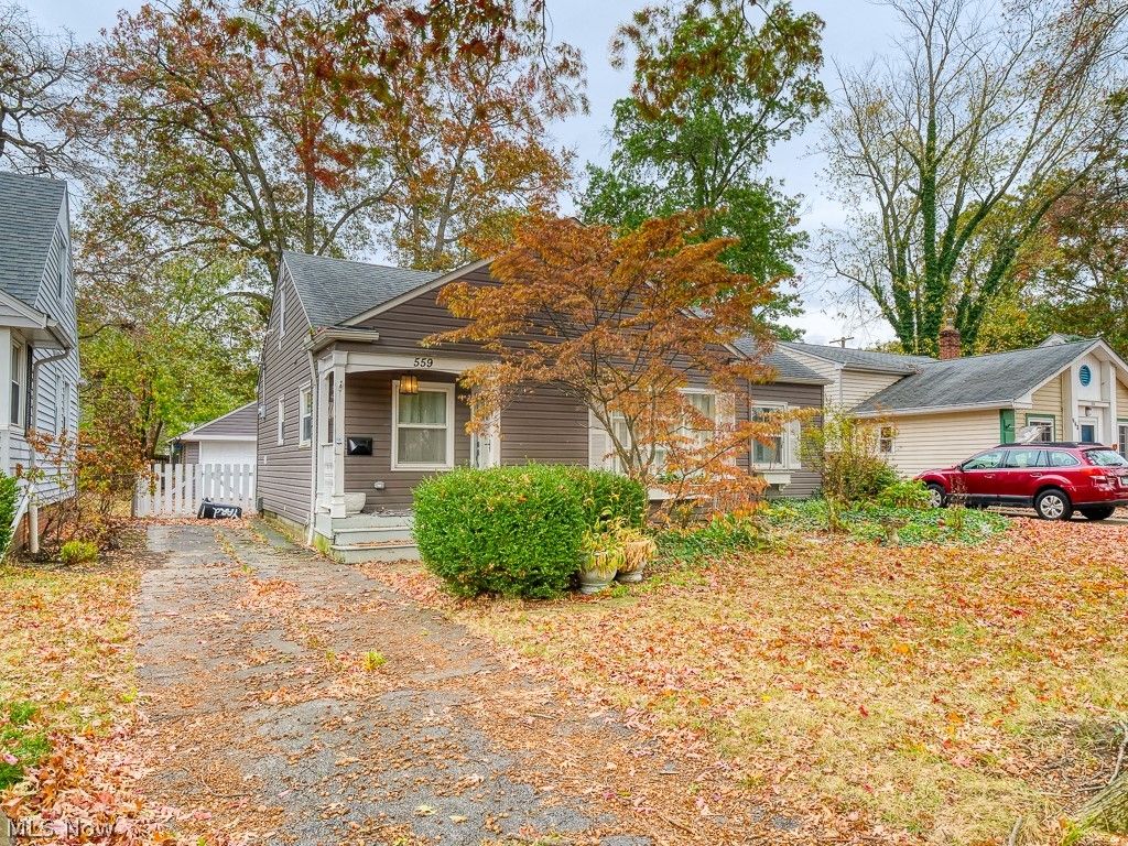 559 Kenilworth Road, Bay Village, OH 44140
