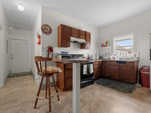 120 Grand St, Worcester, MA 01603