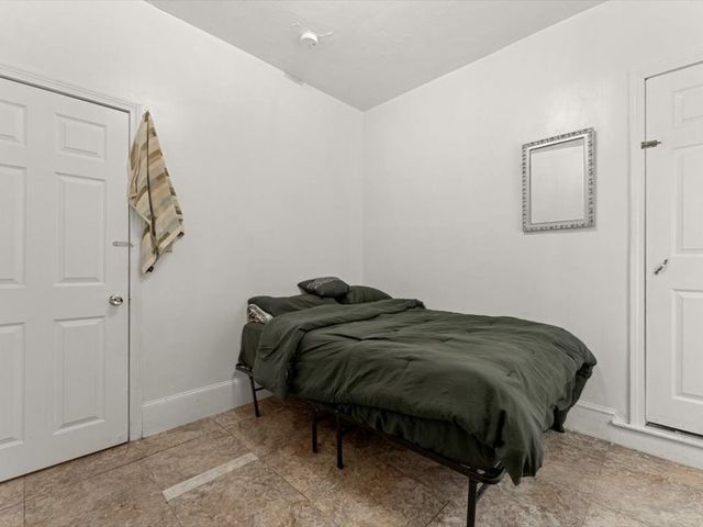 120 Grand St, Worcester, MA 01603