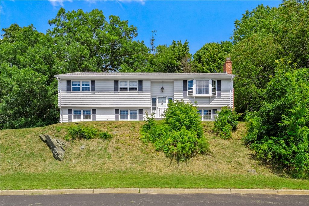 5 Allan Drive, Lincoln, RI 02865