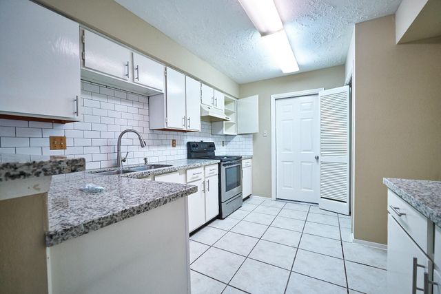 10235 Gulfstream Lane, Sugar Land, TX 77498