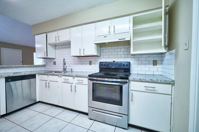 10235 Gulfstream Lane, Sugar Land, TX 77498