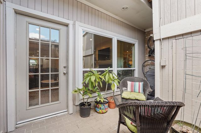 2236 S Piney Point Road 101, Houston, TX 77063