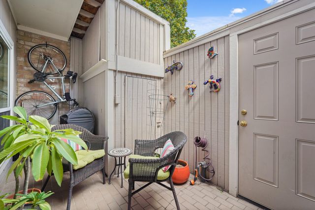 2236 S Piney Point Road 101, Houston, TX 77063