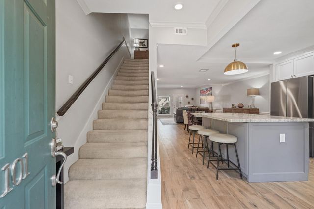 2236 S Piney Point Road 101, Houston, TX 77063