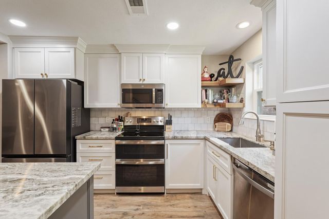 2236 S Piney Point Road 101, Houston, TX 77063