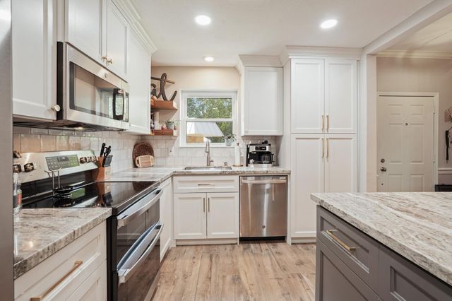 2236 S Piney Point Road 101, Houston, TX 77063