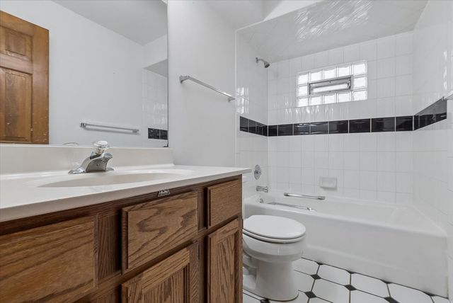 1858 Princeton Circle, Naperville, IL 60565