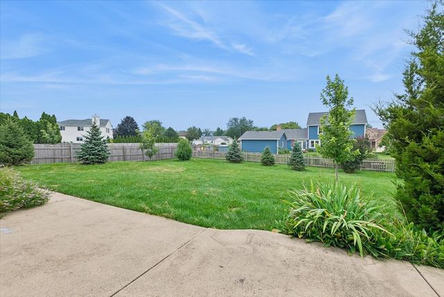 1858 Princeton Circle, Naperville, IL 60565