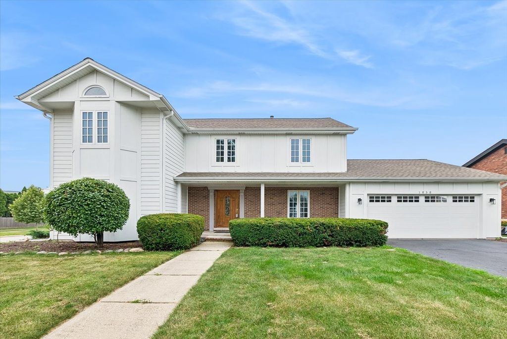 1858 Princeton Circle, Naperville, IL 60565
