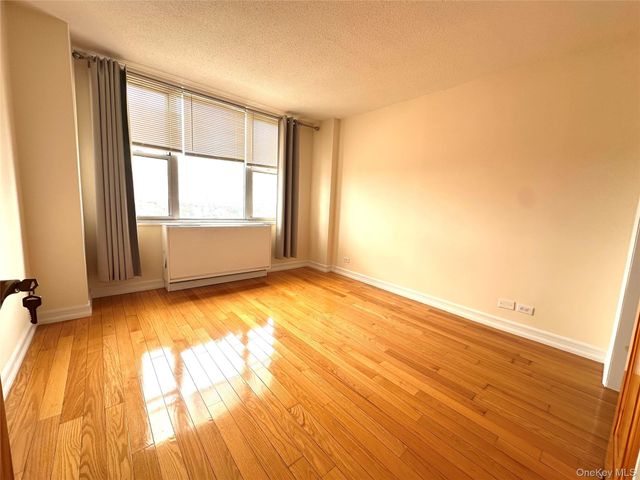 41-40 Union 16M, Flushing, NY 11355