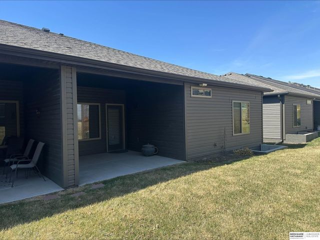 320 Deep Water Drive, Lincoln, NE 68527