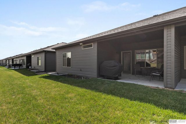 320 Deep Water Drive, Lincoln, NE 68527