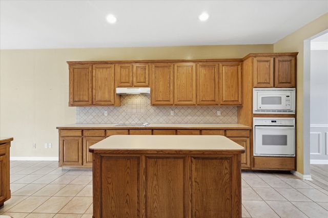 3325 Wilshire Avenue, Grapevine, TX 76051