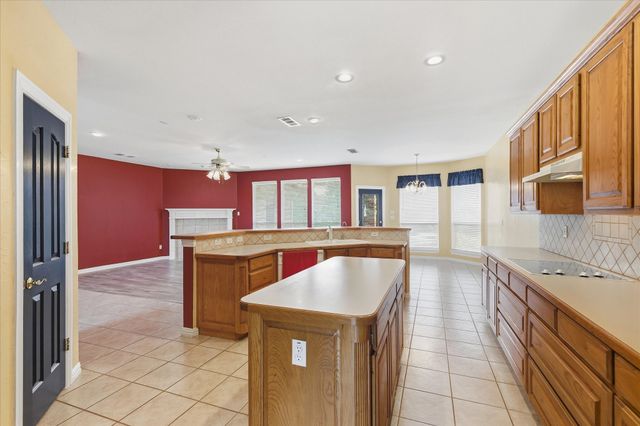 3325 Wilshire Avenue, Grapevine, TX 76051