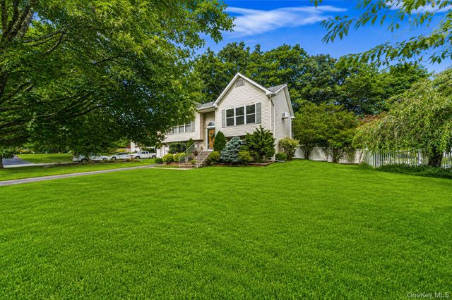 20 Nicole Lane, Coram, NY 11727