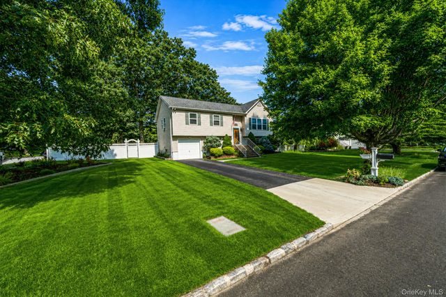 20 Nicole Lane, Coram, NY 11727