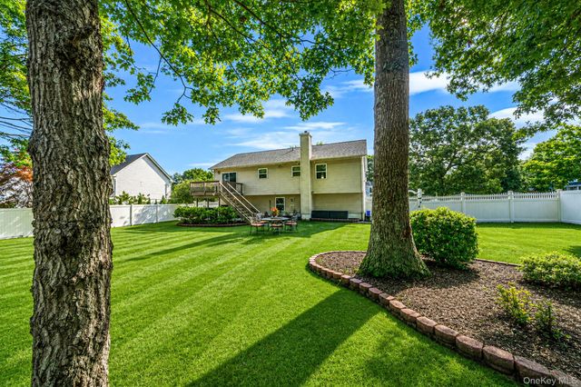 20 Nicole Lane, Coram, NY 11727