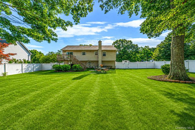 20 Nicole Lane, Coram, NY 11727