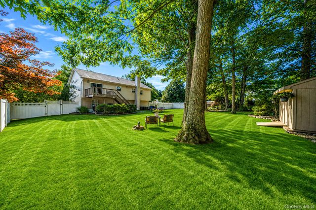 20 Nicole Lane, Coram, NY 11727