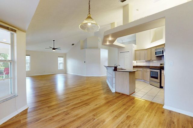 967 SE Browning Avenue, Port St Lucie, FL 34983