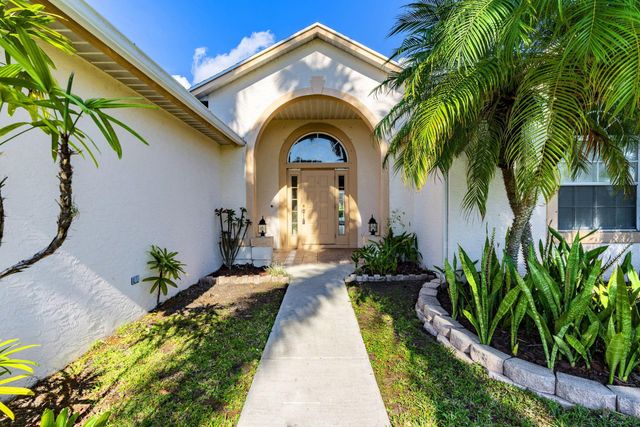 967 SE Browning Avenue, Port St Lucie, FL 34983