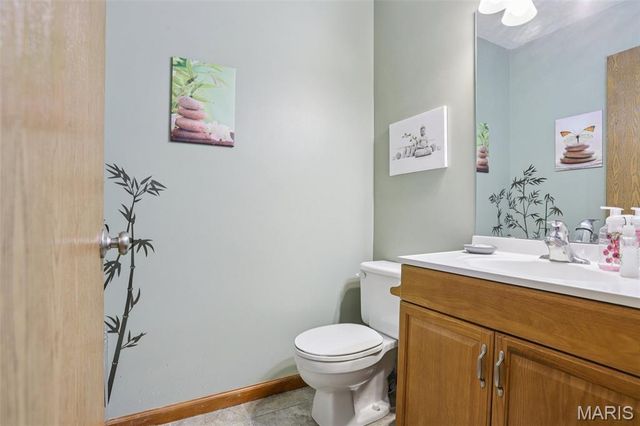 1227 Mangrove Lane, St Louis, MO 63125