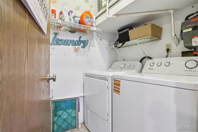 1227 Mangrove Lane, St Louis, MO 63125