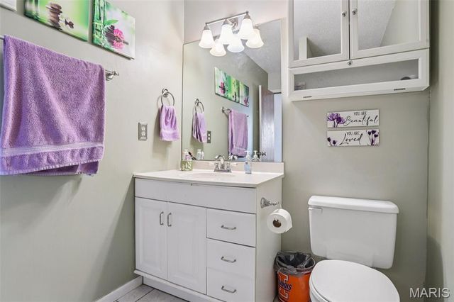 1227 Mangrove Lane, St Louis, MO 63125