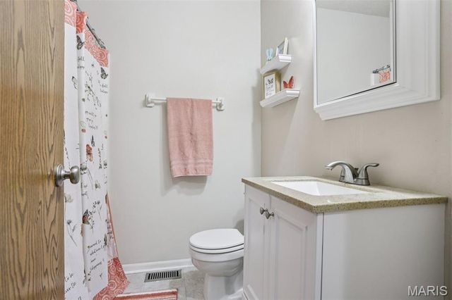 1227 Mangrove Lane, St Louis, MO 63125