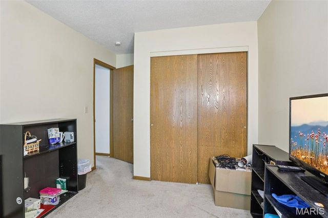 1227 Mangrove Lane, St Louis, MO 63125