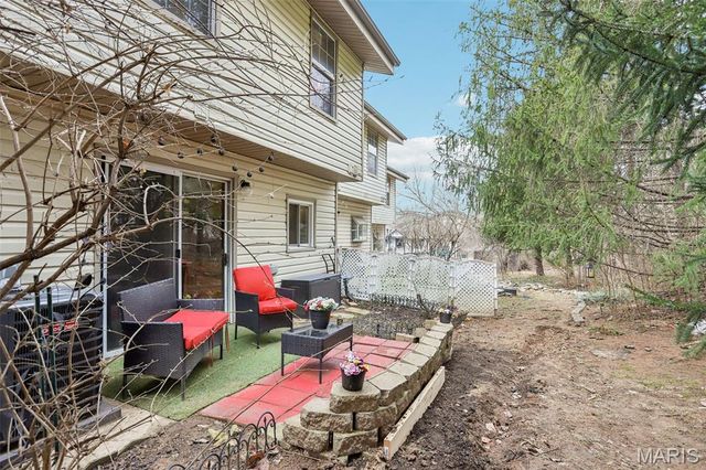 1227 Mangrove Lane, St Louis, MO 63125