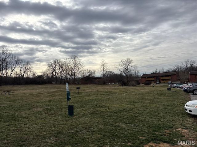 1227 Mangrove Lane, St Louis, MO 63125