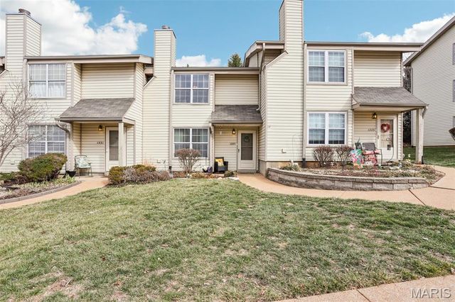 1227 Mangrove Lane, St Louis, MO 63125