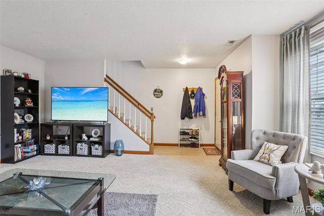 1227 Mangrove Lane, St Louis, MO 63125