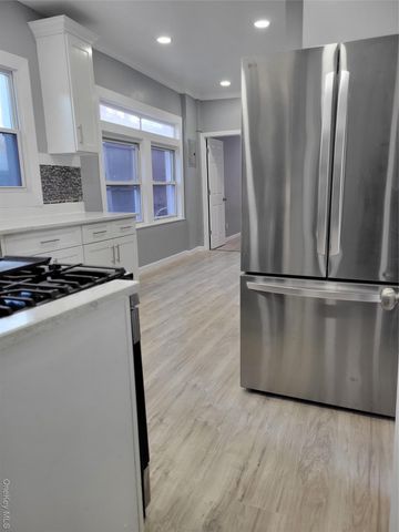 871 Throgsneck Expressway Expressway 1st floor, Bronx, NY 10465