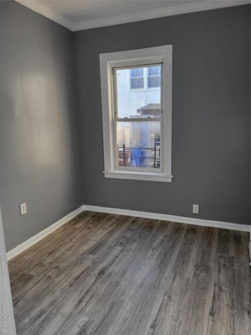 871 Throgsneck Expressway Expressway 1st floor, Bronx, NY 10465