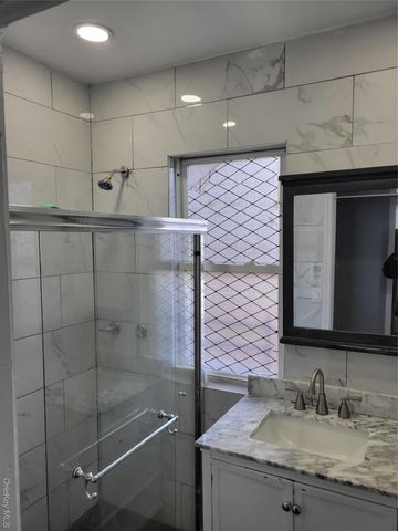 871 Throgsneck Expressway Expressway 1st floor, Bronx, NY 10465