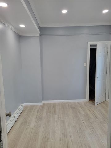 871 Throgsneck Expressway Expressway 1st floor, Bronx, NY 10465