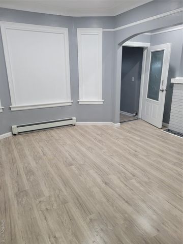 871 Throgsneck Expressway Expressway 1st floor, Bronx, NY 10465