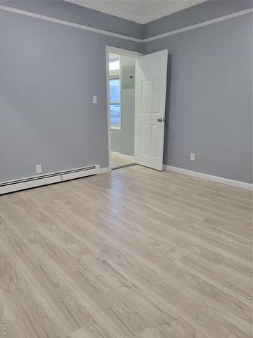 871 Throgsneck Expressway Expressway 1st floor, Bronx, NY 10465