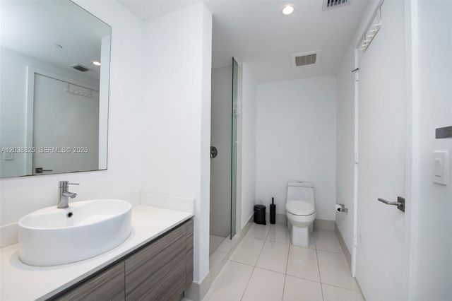 121 NE 34th St 1111, Miami, FL 33137